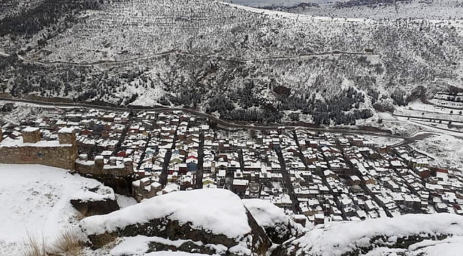 Kar altında kalan kenti 226 metre yükseklikten seyrettiler