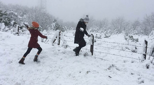 Kar keyfini oyun havaları eşliğinde çıkardılar