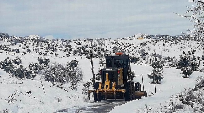 Kar nedeniyle kapanan 12 köy yolu ulaşıma açıldı