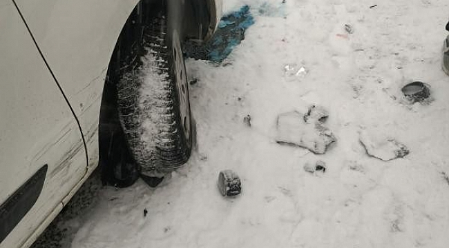 Kar yağışı nedeniyle kayganlaşan yolda 6 araca çarptı