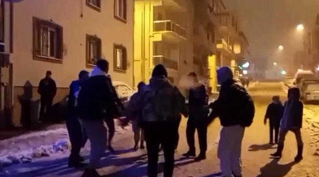 Kar yağışı virüsü unutturdu...Kar üzerinde horon oynadılar