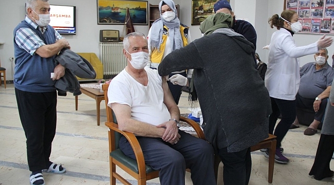 Karabük'te yaşlılara Covid-19 aşısı yapılmaya başlandı