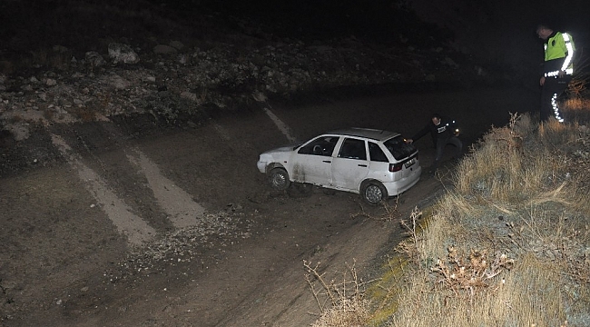Karaman'da otomobil boş su kanalına düştü