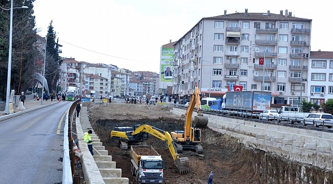 Karamürsel köprülü kavşağında çalışmalar sürüyor