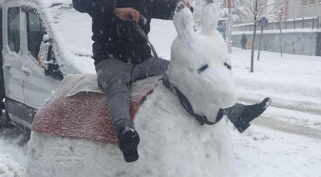 Kardan eşek yapıp bindiler