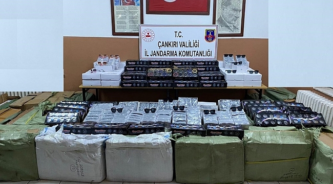 Kargo aracındaki 750 bin liralık kaçak eşyaya el konuldu