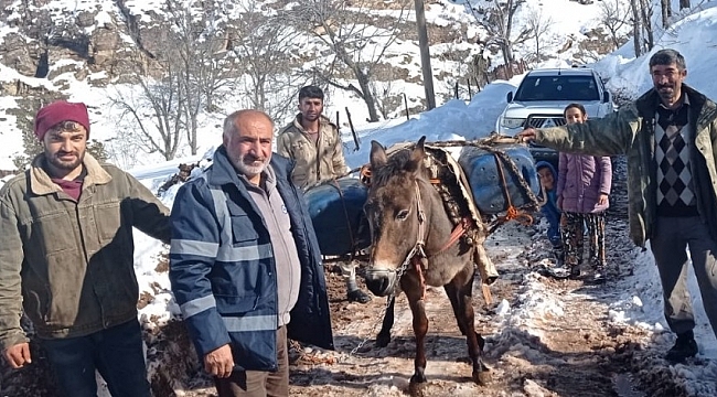 Karla mücadelede kesintisiz hizmet için katır sırtında mazot taşıdılar