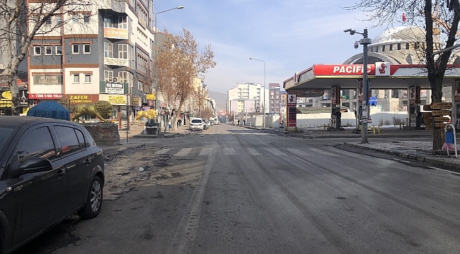Kars'ta vatandaşlar kısıtlamaya destek vererek evlerinde kalıyor