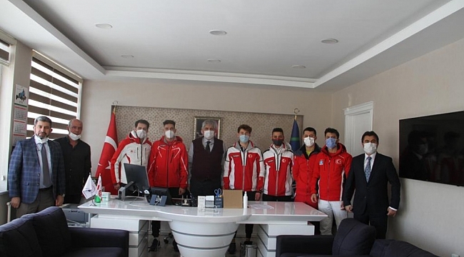 Kayakla Atlama Milli Takımı Genel Müdür Akbaş'ı ziyaret etti