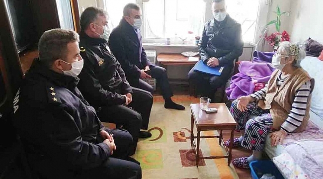 Kaymakam Atasoy'dan yaşlılara misafir oldu