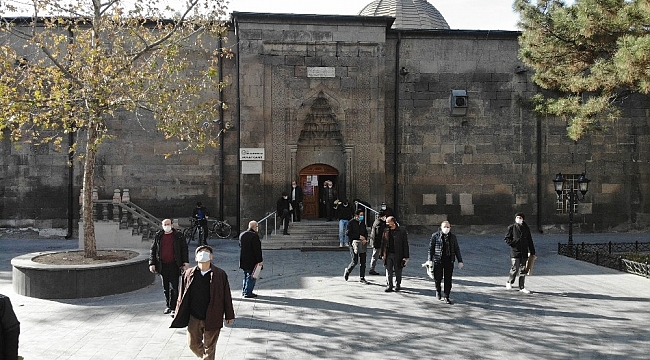 Kayseri merkezdeki camilerde sakinlik yaşandı