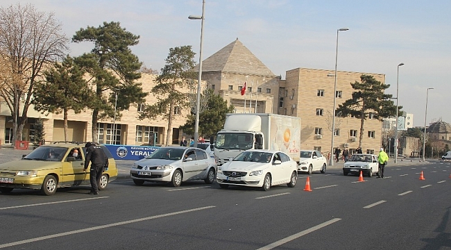Kayseri'de polis ekiplerinin denetimleri sürüyor