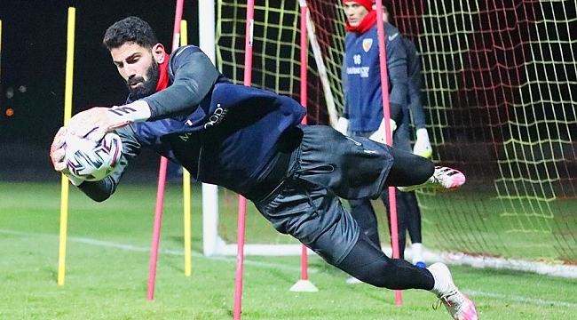 Kayserispor'da 3 kaleci forma giydi