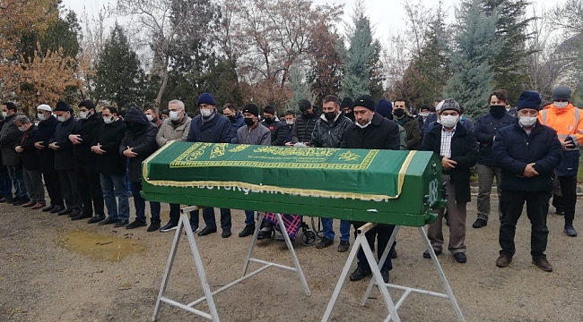 Kazada hayatını kaybeden gazete dağıtıcısı toprağa verildi