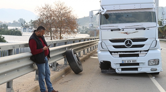 Kesintisiz 8 saat yol yapan tır şoförü uçuruma yuvarlanmaktan bariyerler sayesinde kurtuldu