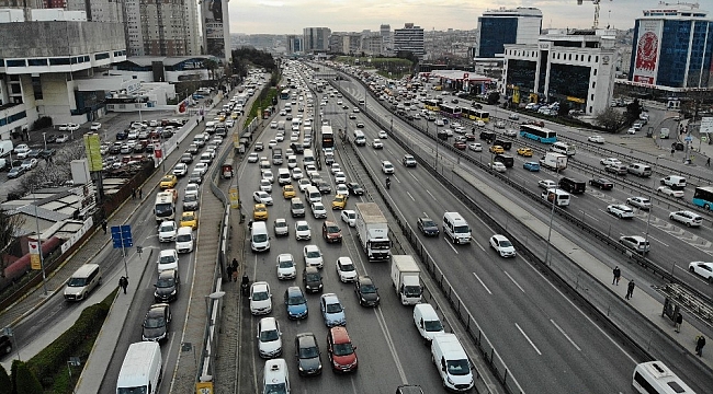 Kısıtlama öncesi İstanbul'da trafik yoğunluğu oluştu
