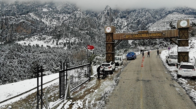 Kısıtlamada kar için Spil'e çıkmak isteyenler jandarmaya takıldı