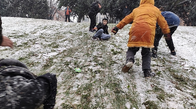 Kısıtlamayı unutup karın keyfini çıkardılar