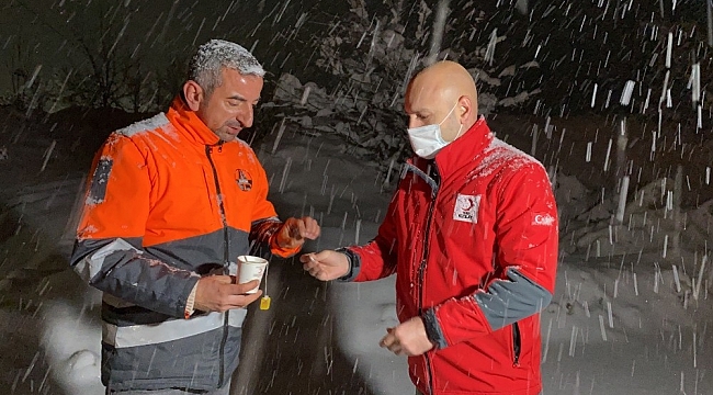 Kızılay -10 derecede görev yapan ekiplerin içini ısıttı