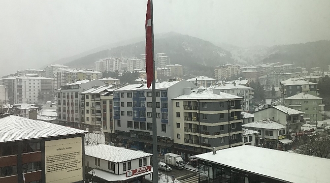 Kızılcahamam yağan karla beyaza büründü
