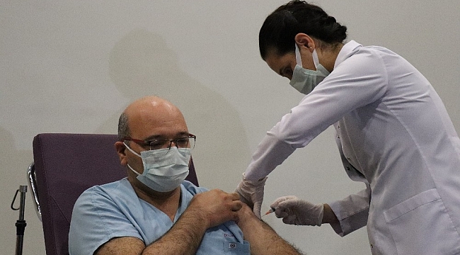 Kocaeli'nde ilk Korona virüs aşısı vuruldu