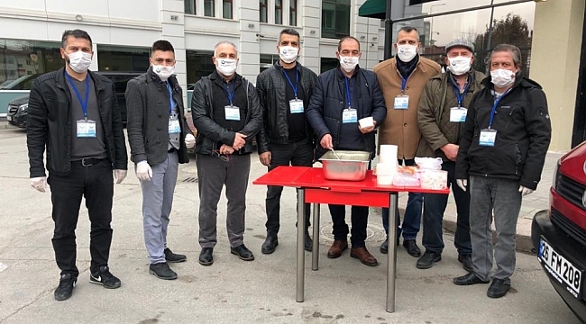 Kontrol noktalarında görevli güvenlik görevlilerine çorba ikramı yapıldı