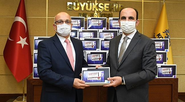 Konya Büyükşehir'den eğitime 10 bin tablet desteği