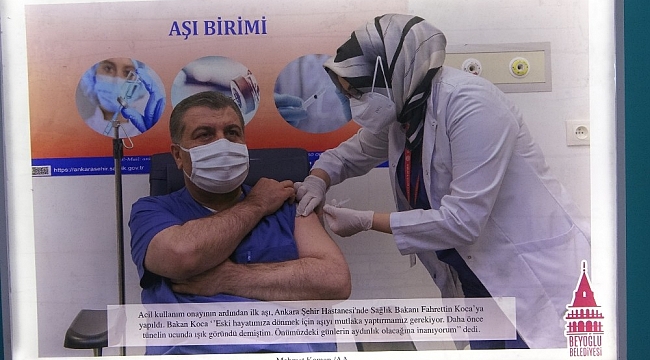 Korona virüsle mücadelenin kahramanları olan sağlık çalışanları için sergi