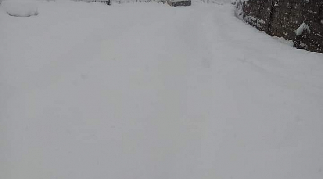 Köylere ulaşım kapandı, vatandaşlar elektriksiz kaldı