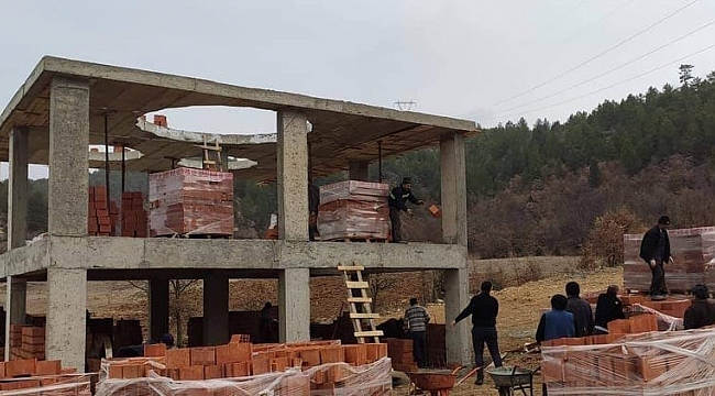 Köylüler imece usulü mescit yapıyor