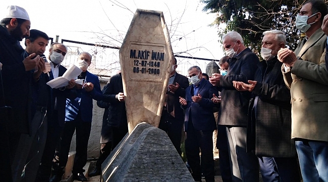 Kudüs şairi Mehmet Akif İnan mezarı başında anıldı