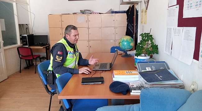 Kula İlçe Jandarma Komutanlığı'ndan çevrimiçi trafik eğitimi