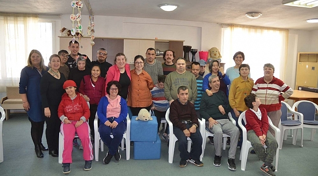 Kuşadası Belediye Tiyatrosu'na sosyal sorumluluk ödülü