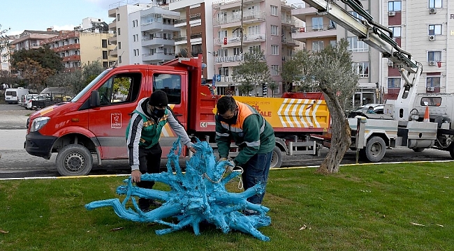 Kuşadası caddelerinde geri dönüştürülebilir malzemeler kullanılmaya başlandı