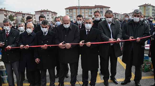 Kütahya'da Dumlupınar Semt Pazarı açıldı
