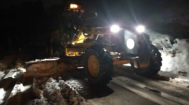 Manisa'da karla mücadele gece boyunca devam etti