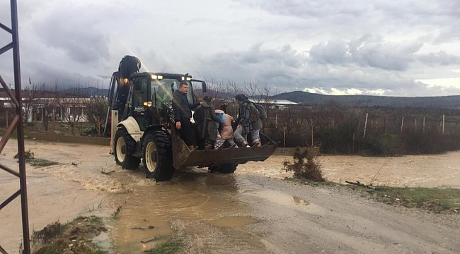 Manisa'da şiddetli yağış etkili oldu