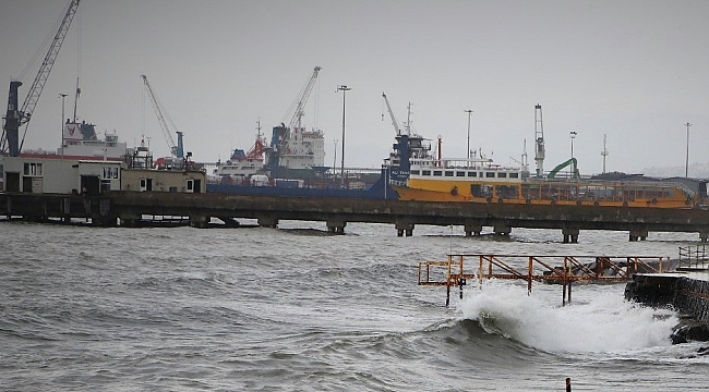 Marmara'da deniz ulaşımına lodos engeli
