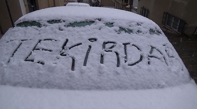 Meteorolojinin turuncu kodla uyardığı Tekirdağ'da kar etkili oluyor