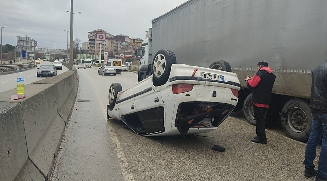 Minibüsle çarpışan otomobil takla attı: 2 yaralı