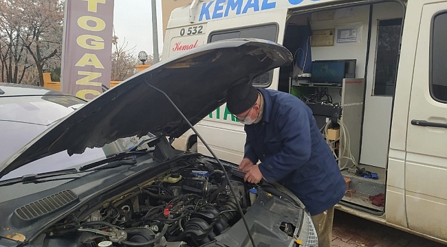 Minibüsü seyyar tamir dükkanı haline getirdi