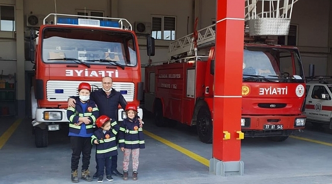 Minik itfaiyeciler iş başında