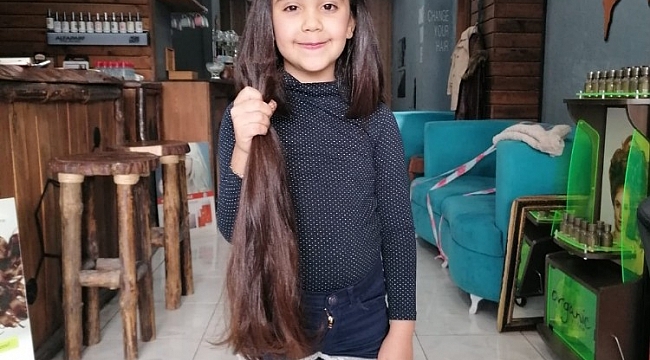 Minik Zeynep hiç kesilmeyen saçlarını lösemili çocuklara bağışladı