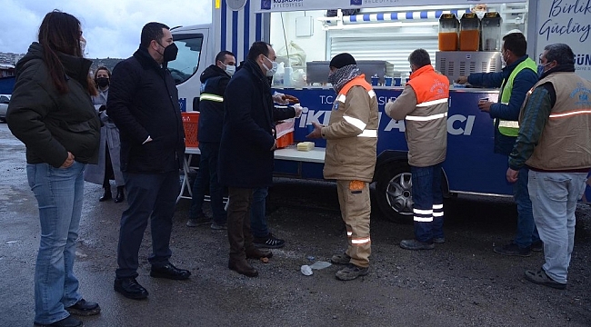 Mobil İkram Aracı bu kez belediye personeline servis yaptı
