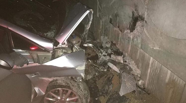 Niğde'de otomobil köprü duvarına çarptı: 3 ölü