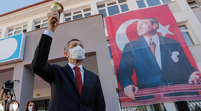 Okullar ne zaman açılıyor? Bakan Selçuk tarih verdi!