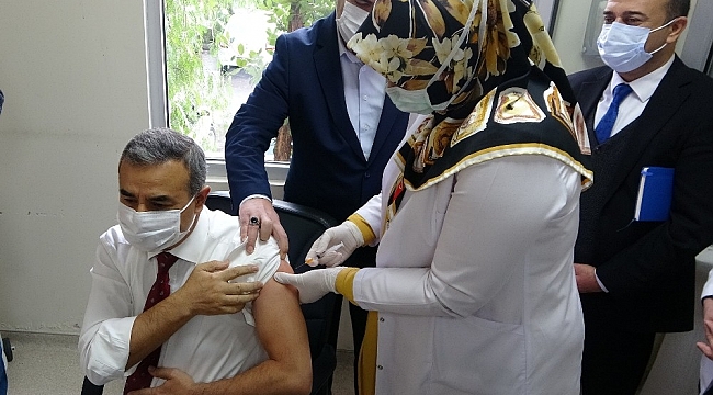 Osmaniye'de sağlık çalışanlarına ilk korona virüs aşısı uygulandı
