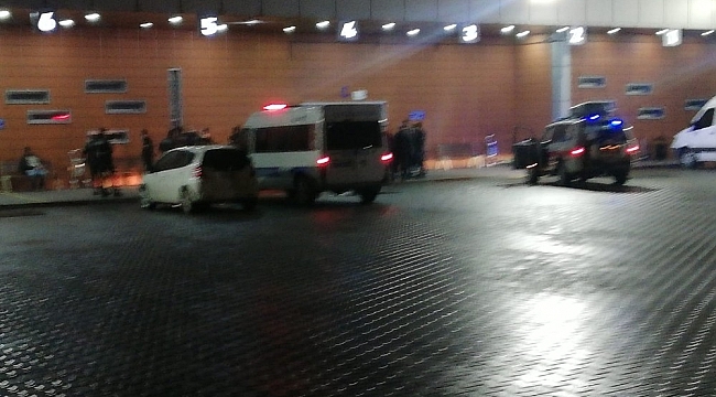 Otobüs terminalinde bıçaklı kavga: 1 yaralı