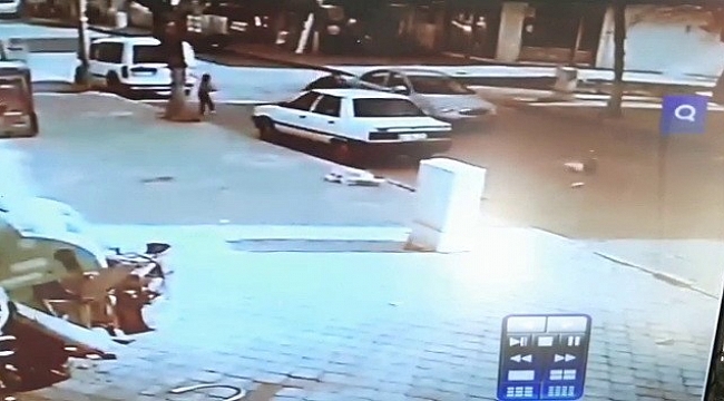 Otomobilin önüne fırlayan çocuk metrelerce sürüklendi