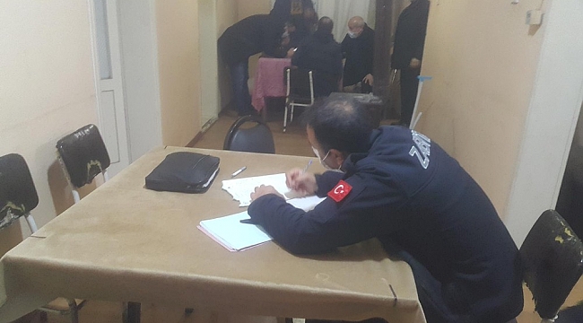 Oyun salonuna çevrilen eve polis baskını